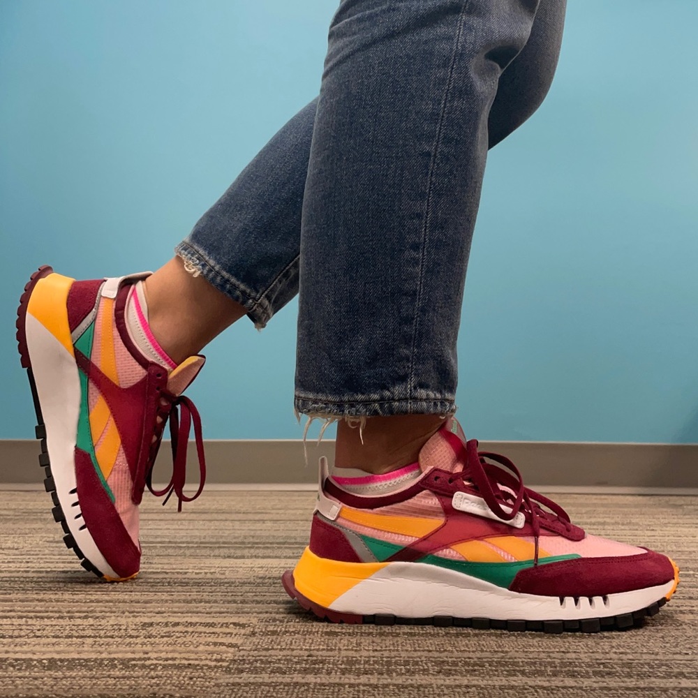 LIKE NEW Reebok Classic Legacy SZ 9 women’s Sneakers.